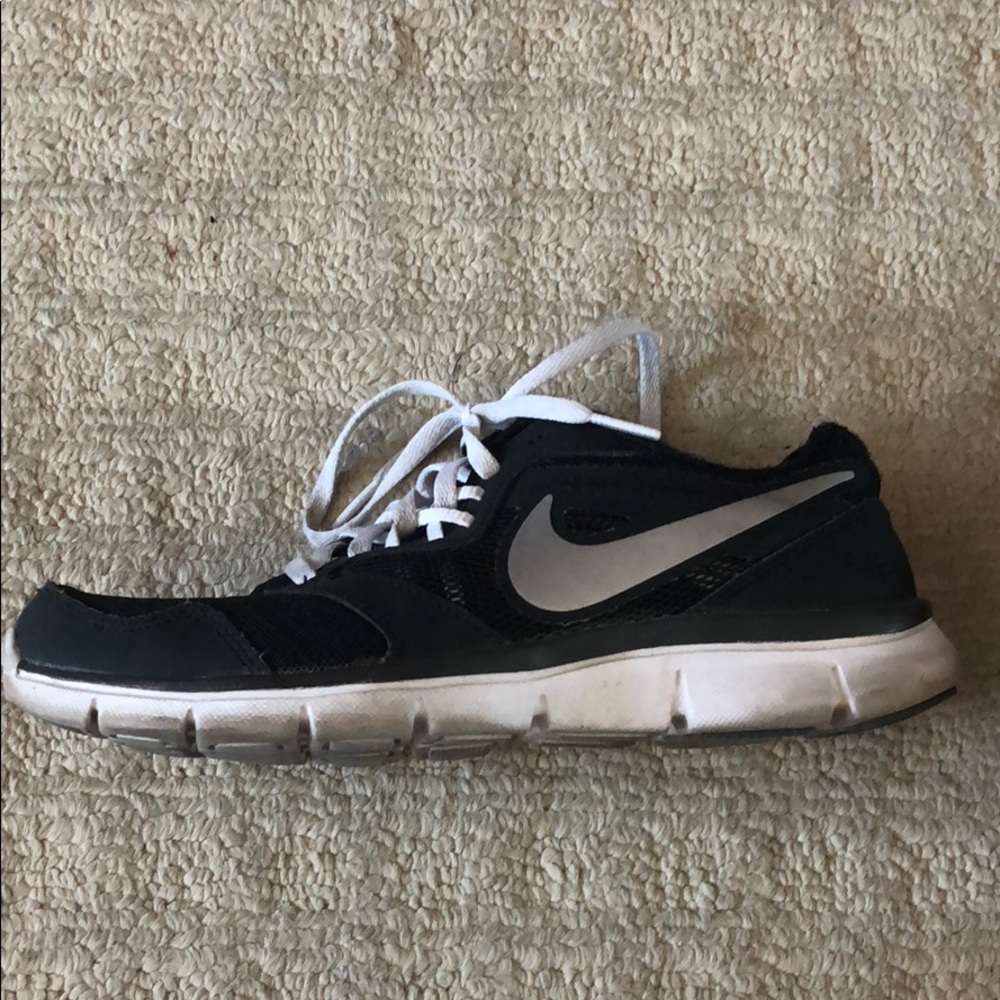black nike running shoes